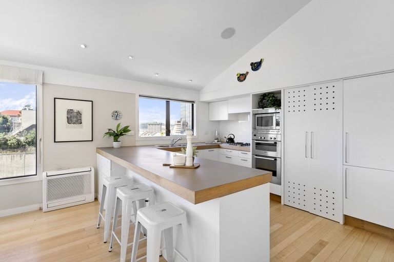 Photo of property in 96 Hill Street, Thorndon, Wellington, 6011