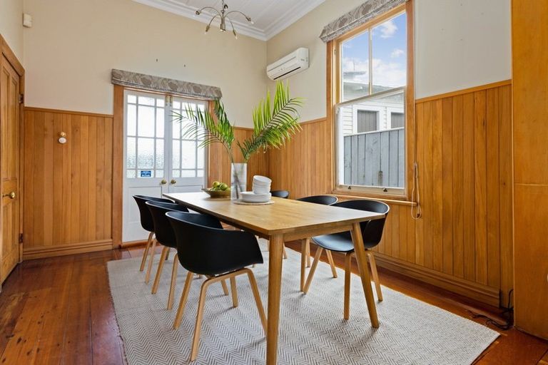 Photo of property in 18 Cobden Road, Bluff Hill, Napier, 4110