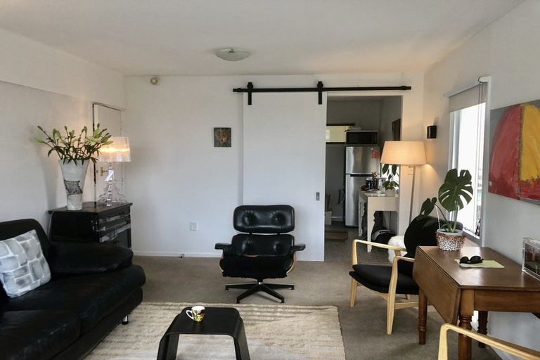 Photo of property in 11/4 Claremont Grove, Mount Victoria, Wellington, 6011