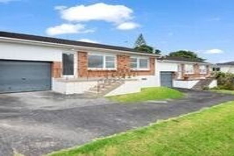 Photo of property in 2/16 Blacklock Avenue, Henderson, Auckland, 0612