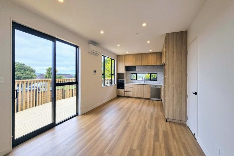 Photo of property in 7b Lewisham Street, Highland Park, Auckland, 2010