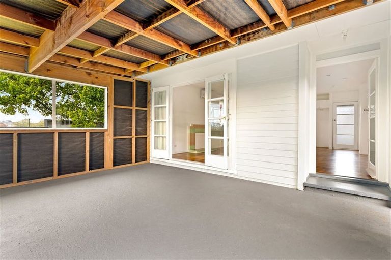 Photo of property in 22 Paton Avenue, Te Atatu South, Auckland, 0610