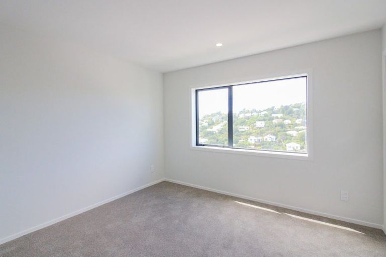 Photo of property in 72 Tiketike Way, Brooklyn, Wellington, 6021