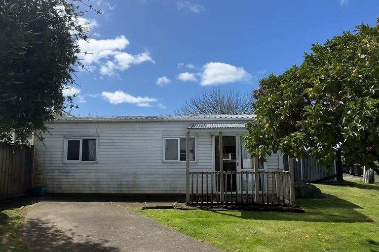 Photo of property in 1 Titoki Street, Te Atatu Peninsula, Auckland, 0610
