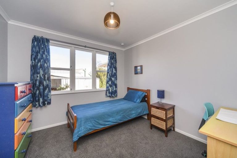 Photo of property in 21 Mokau Place, Terrace End, Palmerston North, 4410