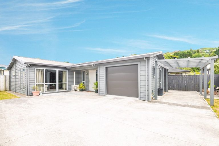 Photo of property in 17a Beauchamp Street, Tawa, Wellington, 5028