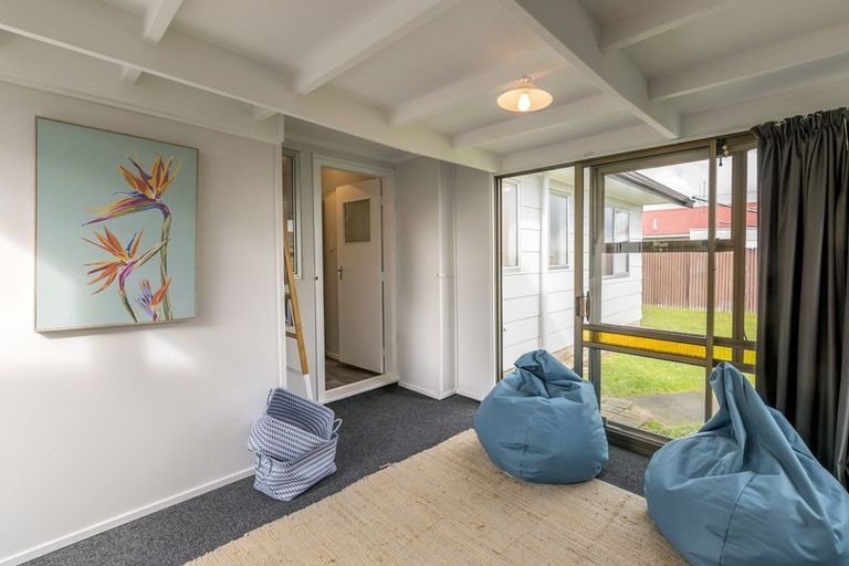 Photo of property in 112 Ryder Crescent, Levin, 5510