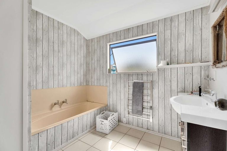 Photo of property in 14 Cholmondeley Crescent, Whitianga, 3510