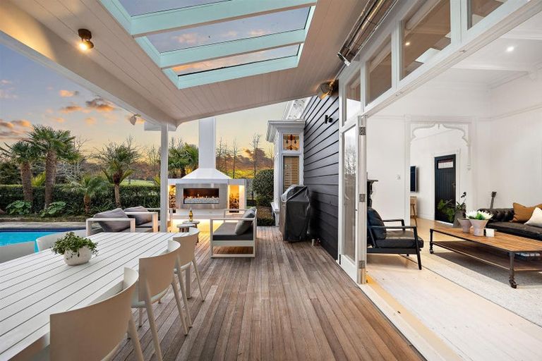 Photo of property in 70 Pomona Road, Kumeu, 0891