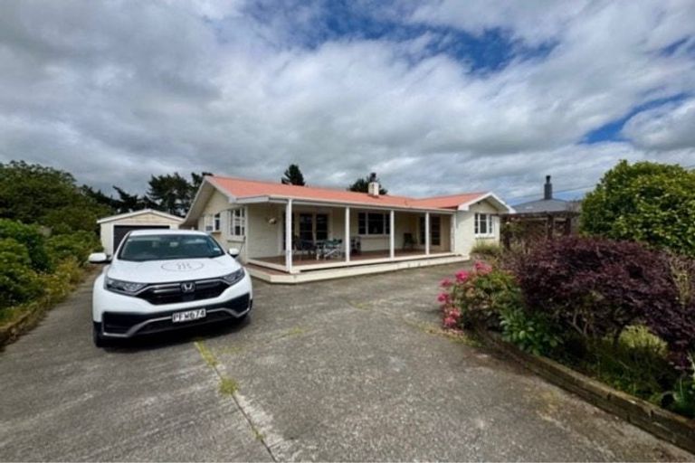 Photo of property in 10 Grey Street, Martinborough, 5711