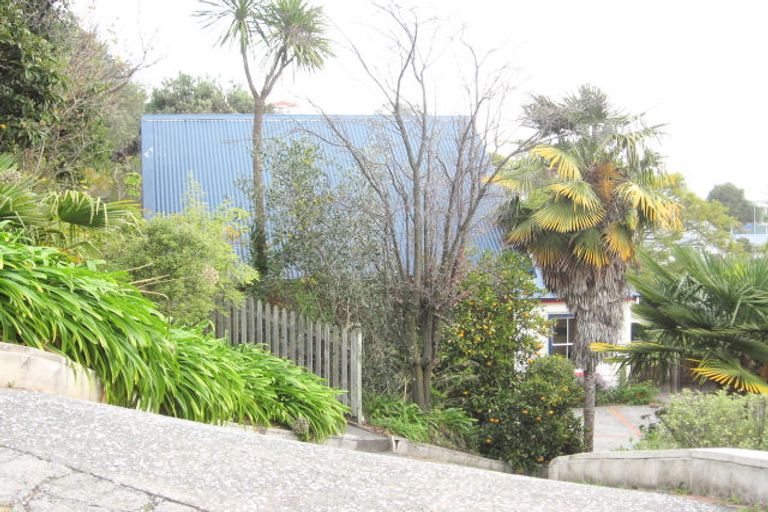 Photo of property in 17 Denholm Road, Hospital Hill, Napier, 4110