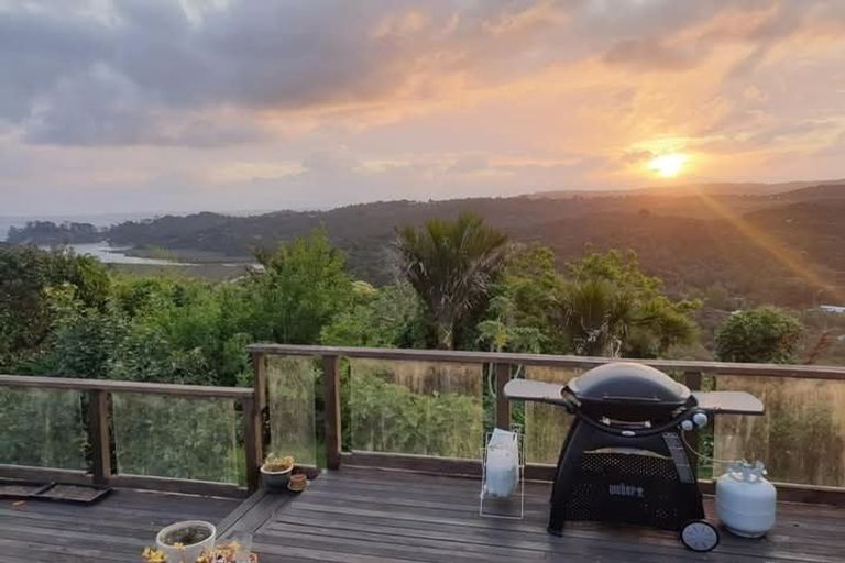 Photo of property in 30 Grendon Road, Titirangi, Auckland, 0604