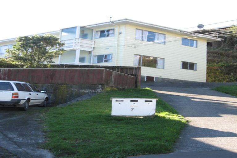 Photo of property in 7b Omega Street, Newlands, Wellington, 6037
