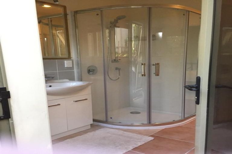 Photo of property in 19 Oakford Park Crescent, Greenhithe, Auckland, 0632