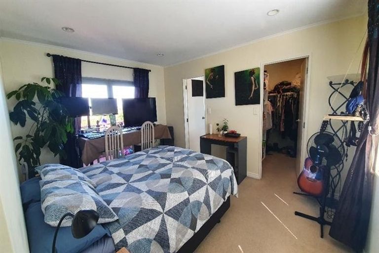 Photo of property in 2/227 Sunset Road, Sunnynook, Auckland, 0632