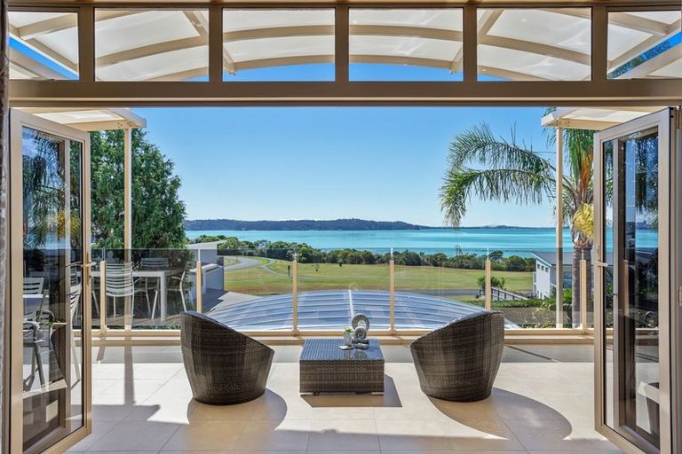 Photo of property in 8 Kawai Rise, Te Atatu Peninsula, Auckland, 0610