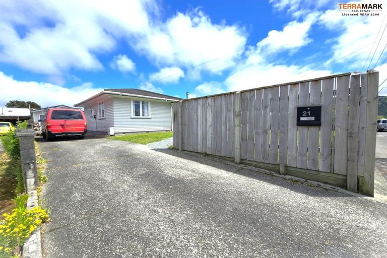 Photo of property in 21 Totara Park Road, Clouston Park, Upper Hutt, 5018