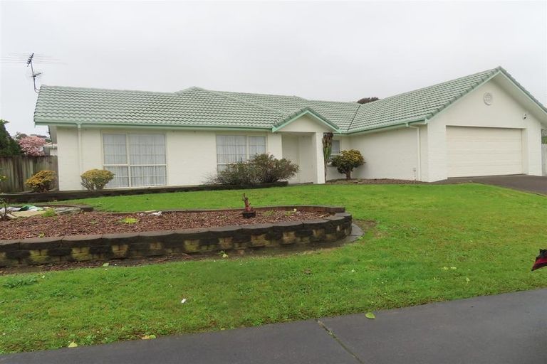 Photo of property in 53 Palmcrest Grove, Highland Park, Auckland, 2010