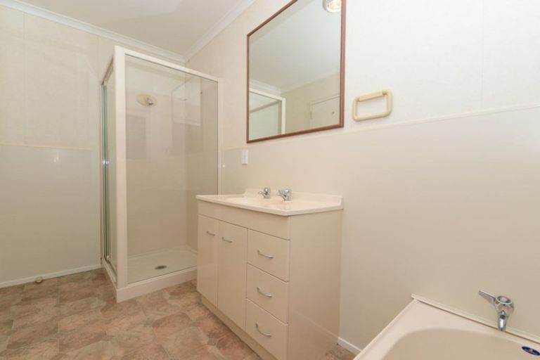 Photo of property in 24 Palm Grove Drive, Western Heights, Hamilton, 3200