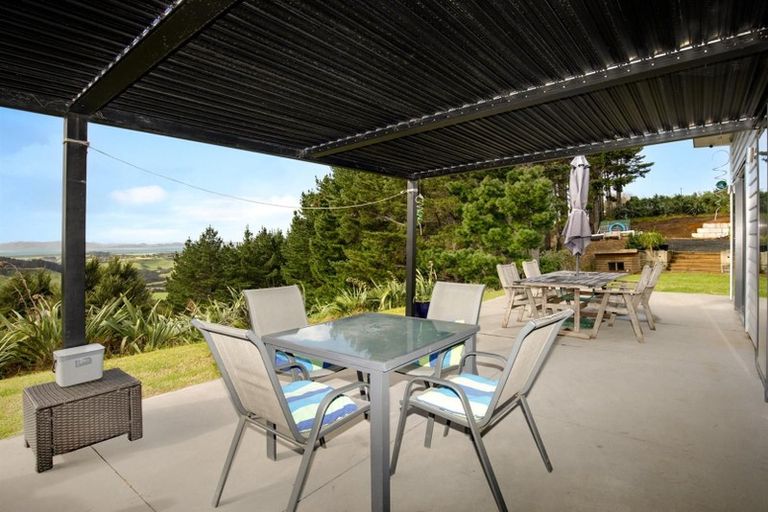 Photo of property in 124 Te Kanae Road, South Head, Helensville, 0874