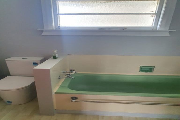 Photo of property in 129 Cambridge Street, Levin, 5510