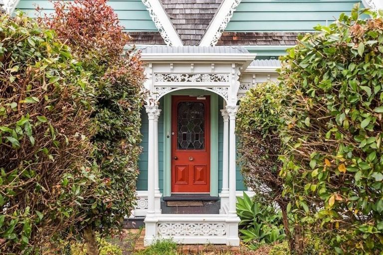 Photo of property in 17 Norwood Road, Bayswater, Auckland, 0622