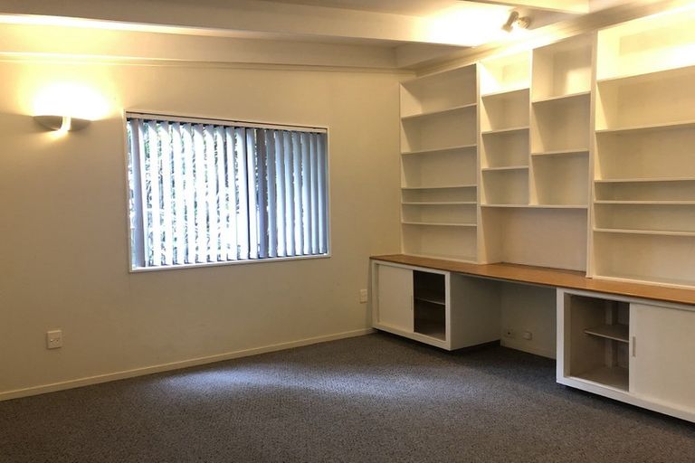 Photo of property in 949 East Coast Road, Torbay, Auckland, 0630