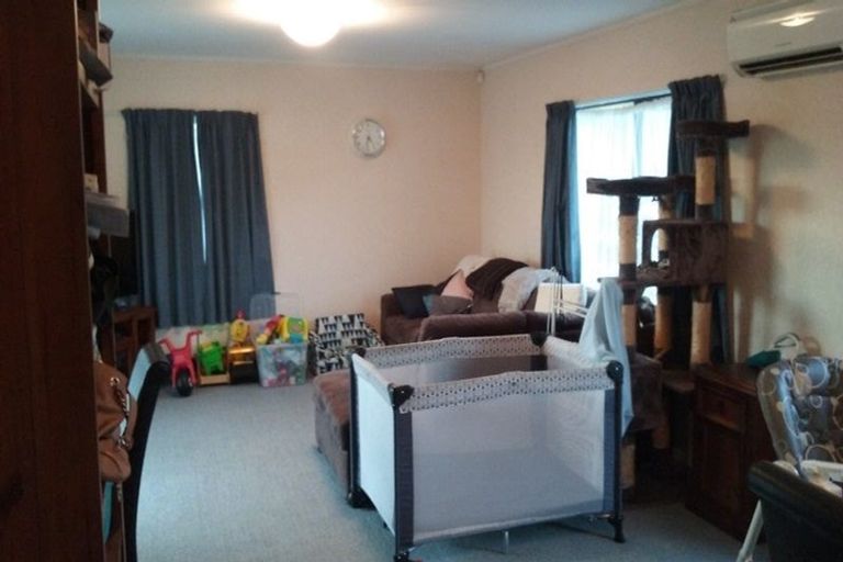 Photo of property in 27 Lydia Place, Kelvin Grove, Palmerston North, 4414