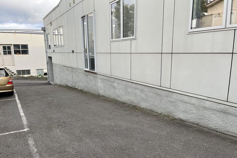 Photo of property in 4/25 Home Street, Mount Victoria, Wellington, 6011