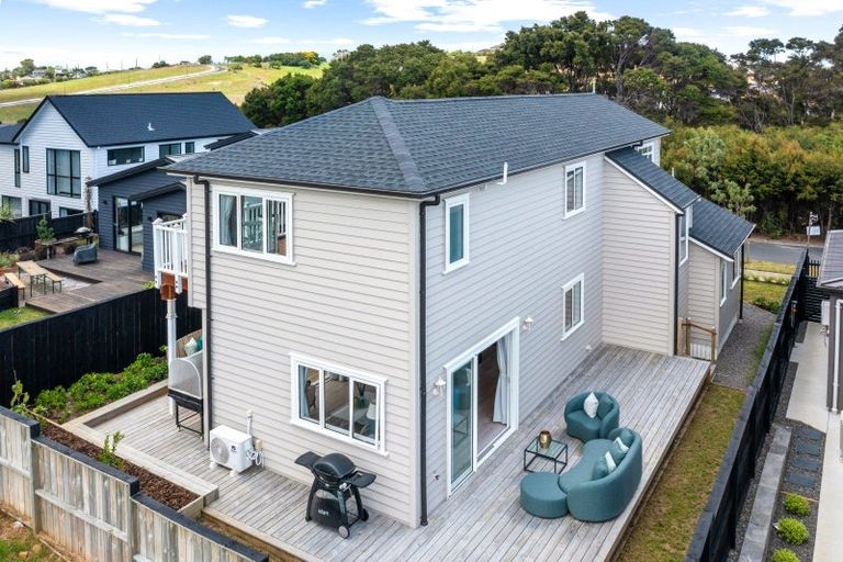 Photo of property in 9 Waimaru Lane, Orewa, 0931