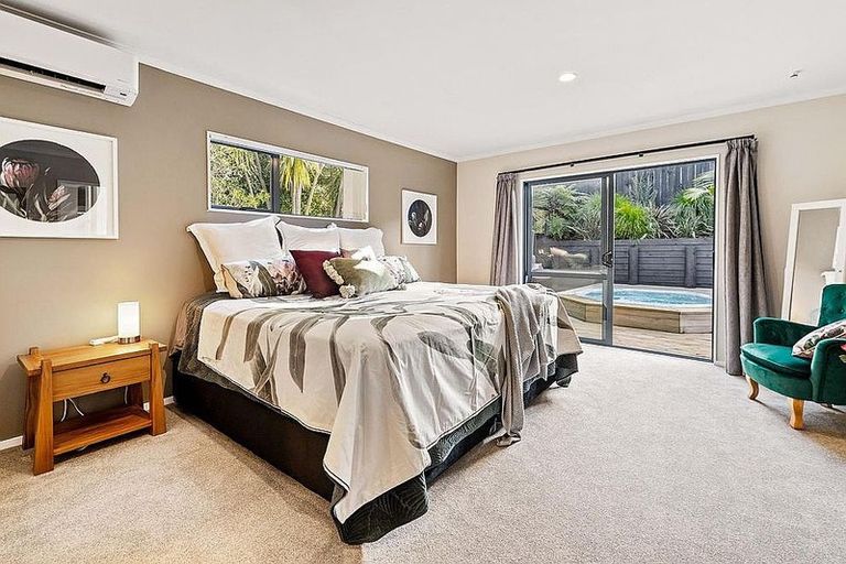 Photo of property in 13 Berkshire Terrace, Massey, Auckland, 0614