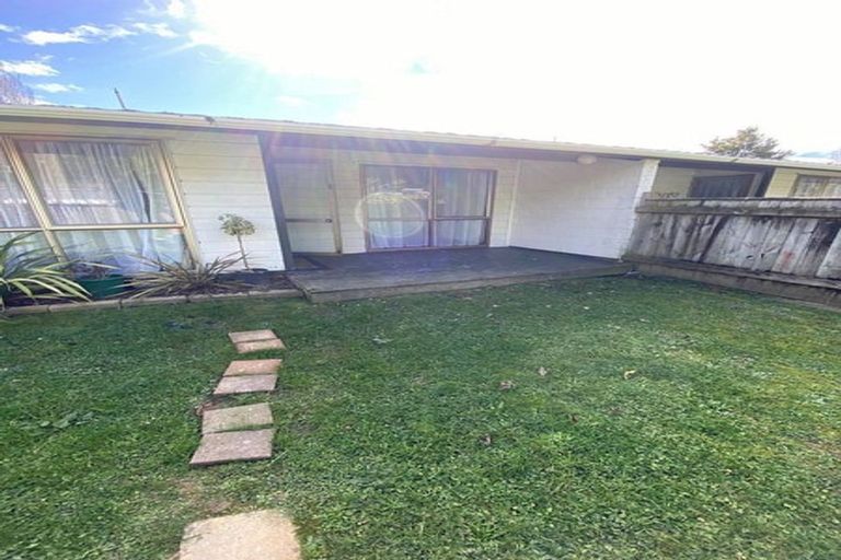 Photo of property in 3/89 Pinehaven Road, Pinehaven, Upper Hutt, 5019