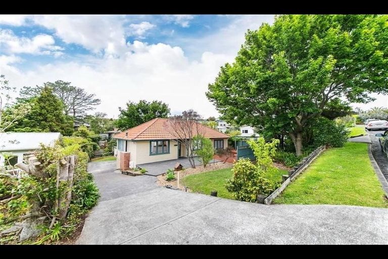 Photo of property in 12 Rossmore Terrace, Murrays Bay, Auckland, 0630