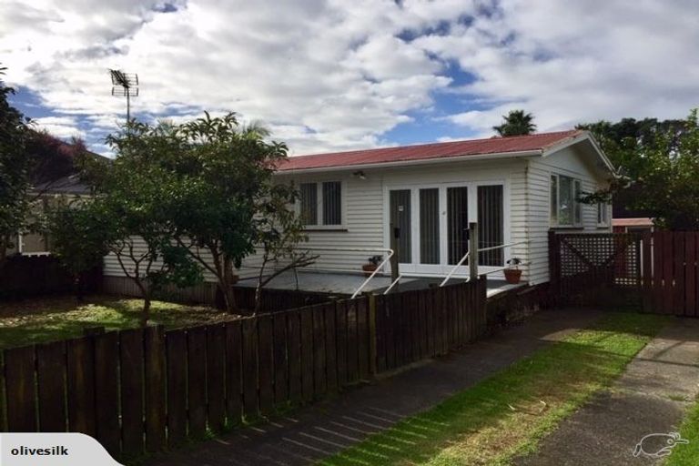 Photo of property in 3 Elizabeth Street, Orewa, 0931