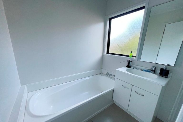 Photo of property in 2/1 Landsdale Place, Massey, Auckland, 0614