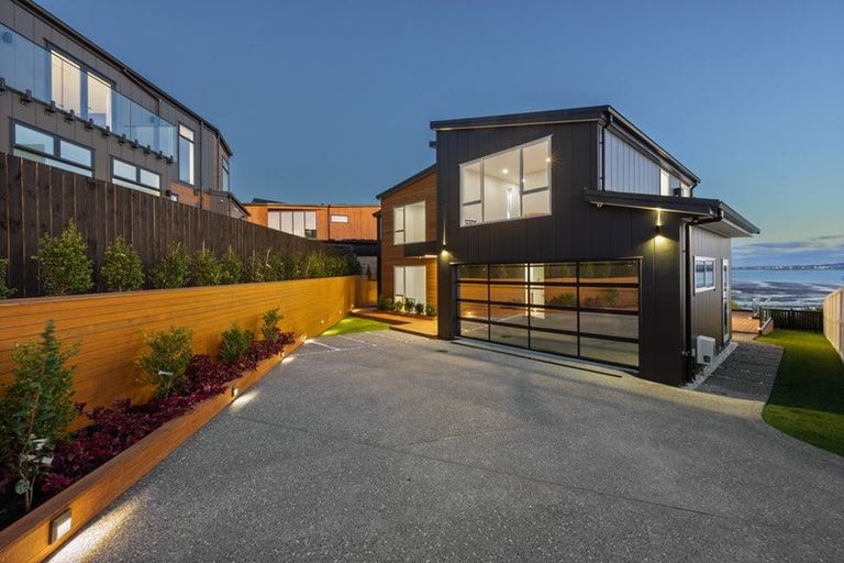 Photo of property in 4 Seawind Way, Hobsonville, Auckland, 0616