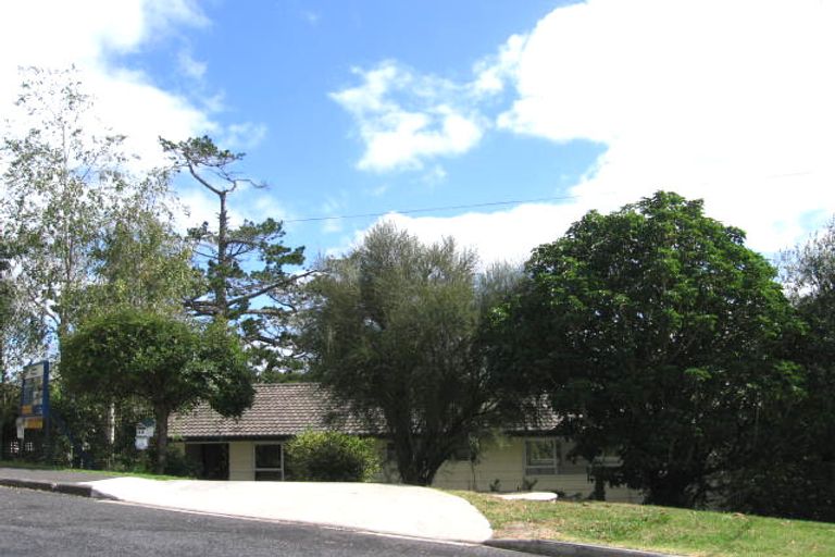 Photo of property in 44 Coroglen Avenue, Birkenhead, Auckland, 0626