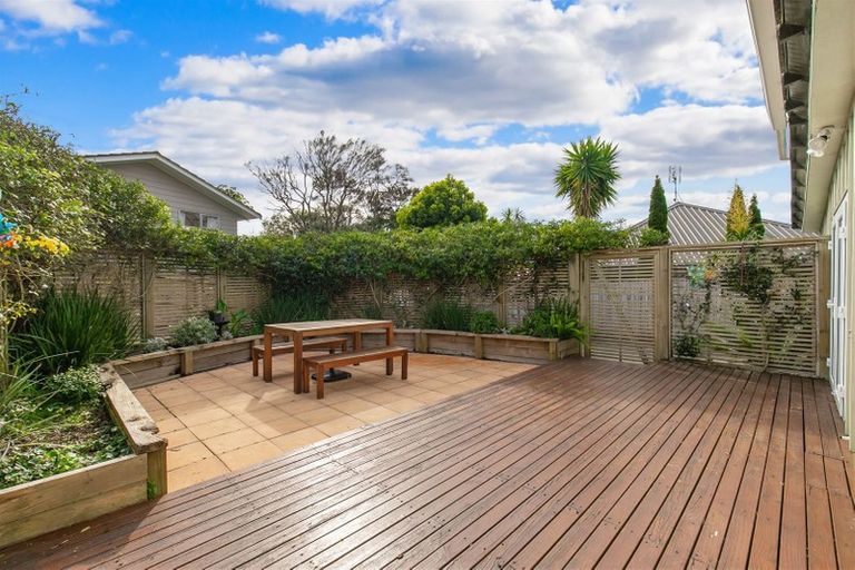 Photo of property in 55 Sunset Road, Totara Vale, Auckland, 0632