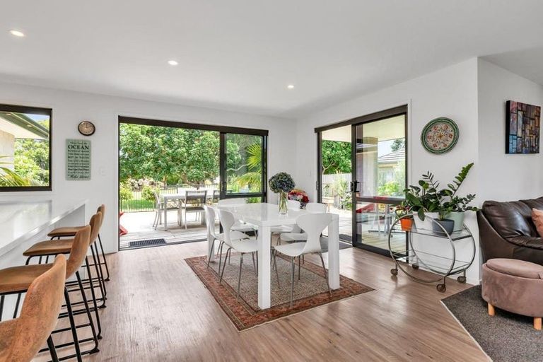 Photo of property in 370 One Tree Point Road, One Tree Point, 0118