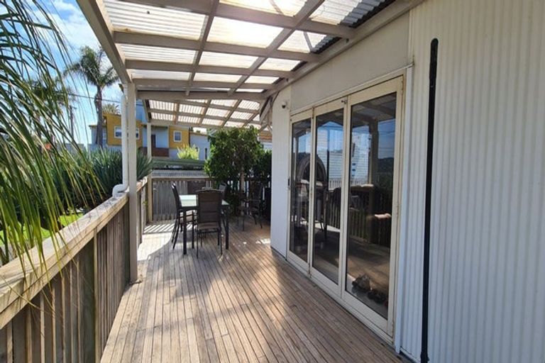 Photo of property in 3 The Terrace, Herald Island, Auckland, 0618