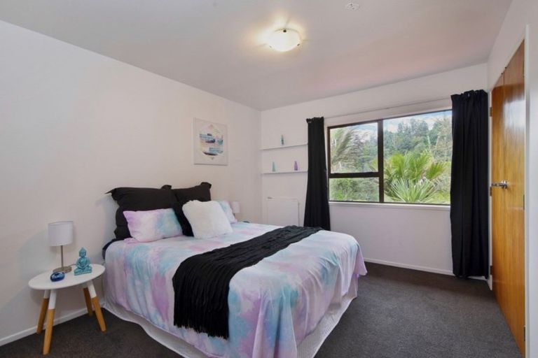 Photo of property in 64 Wood Bay Road, Titirangi, Auckland, 0604