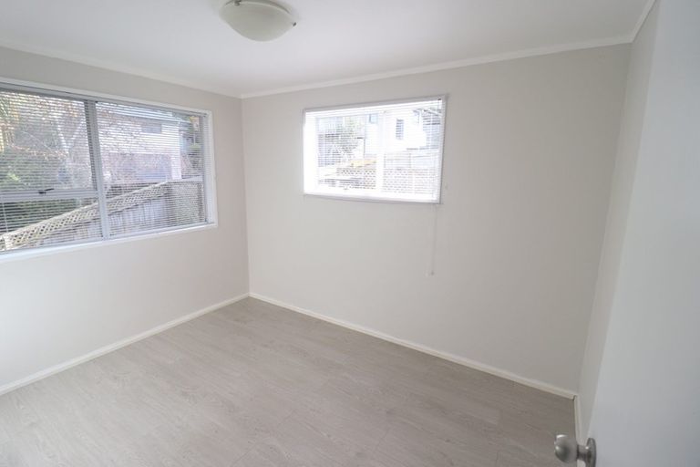 Photo of property in 2/663 Beach Road, Rothesay Bay, Auckland, 0630