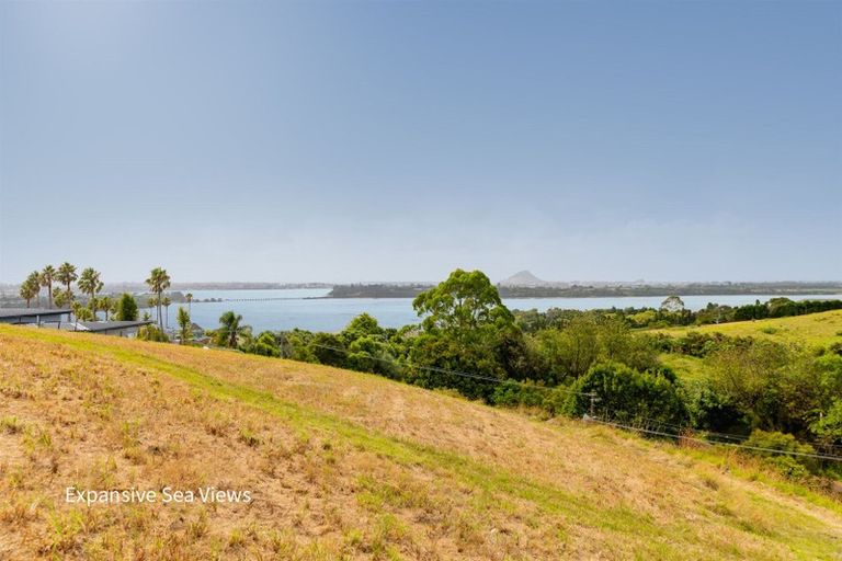 Photo of property in 2 Ranginui Loop Road, Welcome Bay, Tauranga, 3175