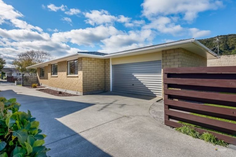 Photo of property in 18 Norton Park Avenue, Fairfield, Lower Hutt, 5011