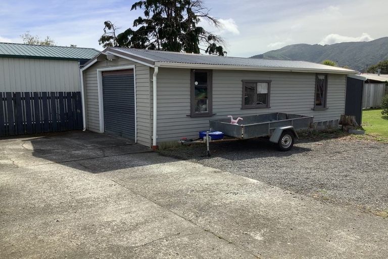 Photo of property in 35 Dover Road, Wainuiomata, Lower Hutt, 5014