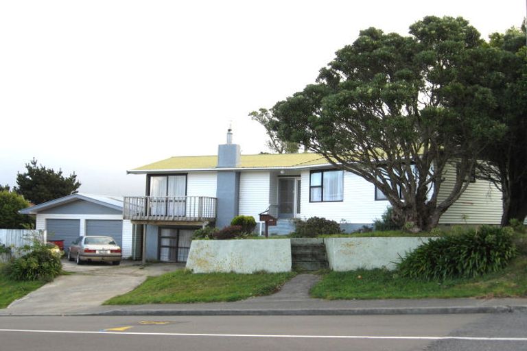 Photo of property in 39 Cotswold Crescent, Newlands, Wellington, 6037