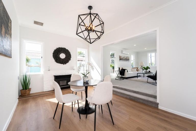 Photo of property in 37 View Road, Henderson, Auckland, 0612