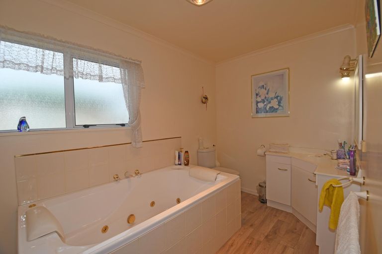 Photo of property in 5 Ngatira Place, Snells Beach, 0920