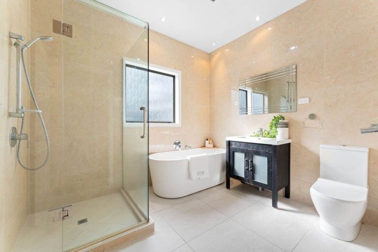 Photo of property in 15b Glendhu Road, Bayview, Auckland, 0629