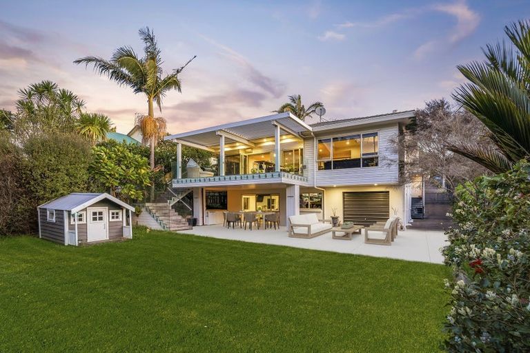 Photo of property in 9 Sandown Road, Rothesay Bay, Auckland, 0630